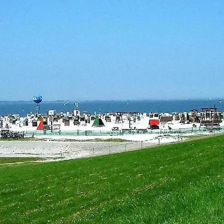 Ostfrieslandtraum-mit-kamin-und-wintergarten