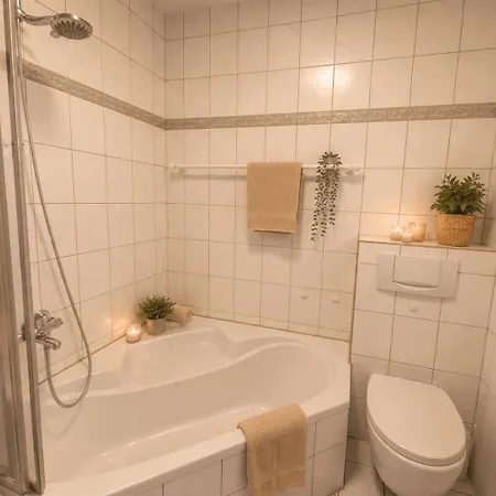 Tatil Evi Fh-ostfrieslandtraum-mit-wintergarten-und-eingezaeuntem-grundstueck